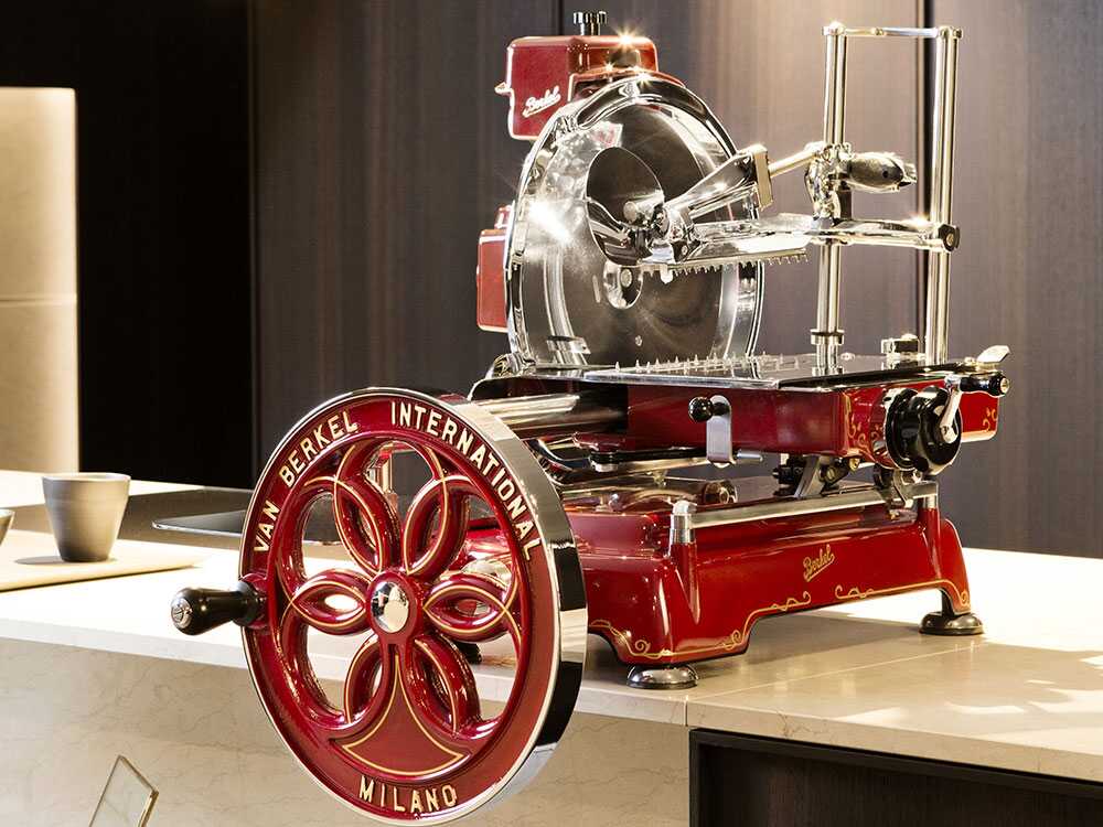 BERKEL B114 – Cortadora de fiambre de volante – Cuchilla de acero al cromo de 320 mm – Roja – Image 4