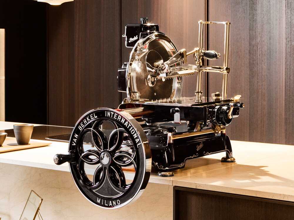Berkel B114 Negra – Cortadora de fiambre de volante – Cuchilla de acero cromado de 320 mm – Image 4