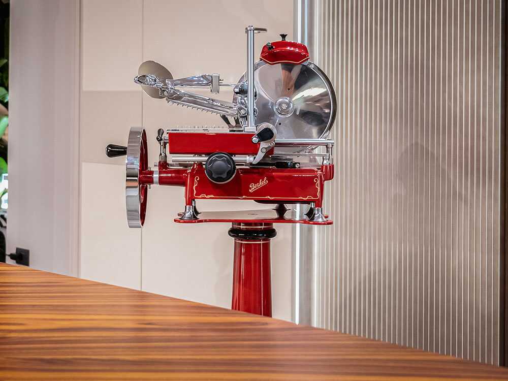 Berkel B2 Roja – Cortadora de fiambre de volante – Cuchilla de acero cromado de 265 mm – Image 4