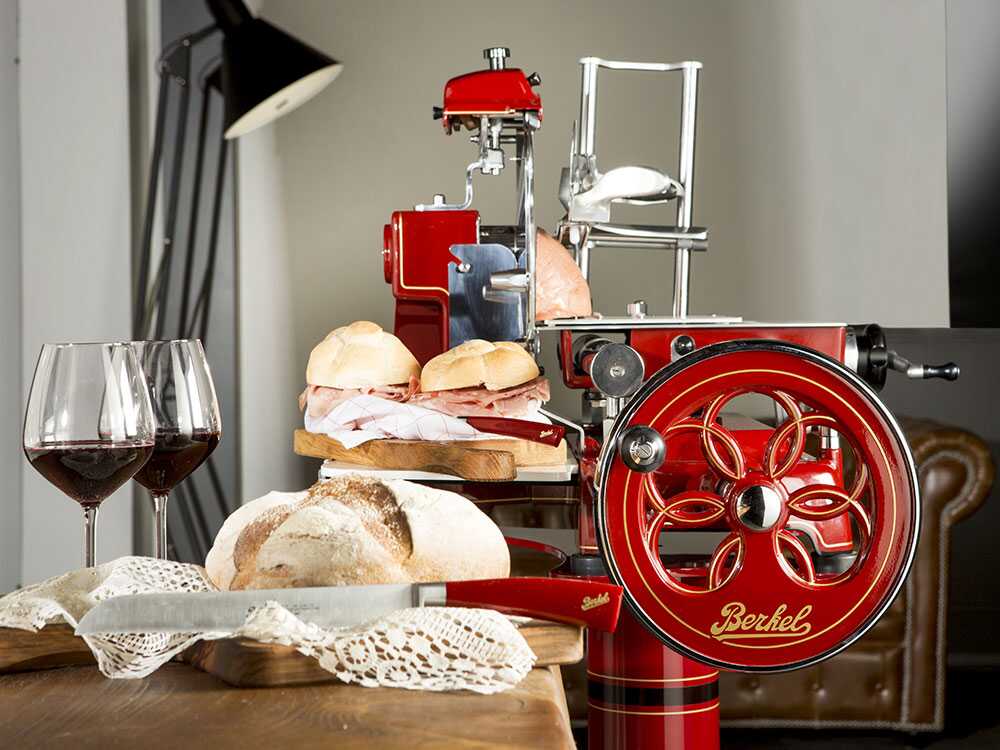 BERKEL B3- Cortadora de fiambre de volante con cuchilla de acero al cromo de 300 mm – Roja – Image 3