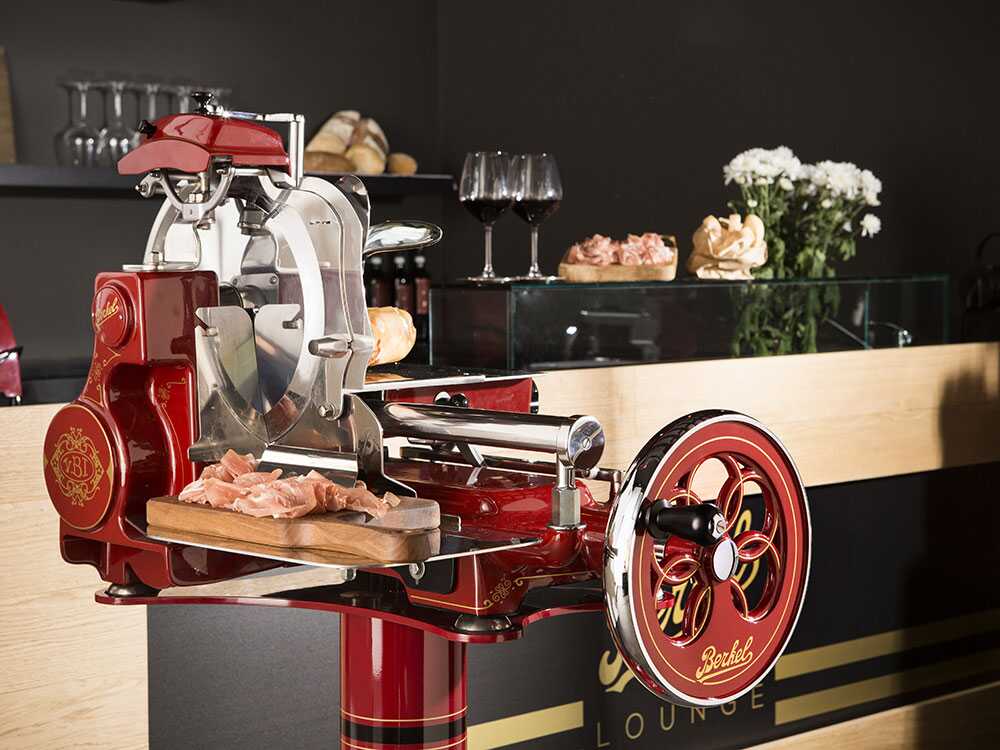 BERKEL TRIBUTE Roja – Cortadora de fiambre de volante – Cuchilla de acero cromado de 300 mm – Image 3